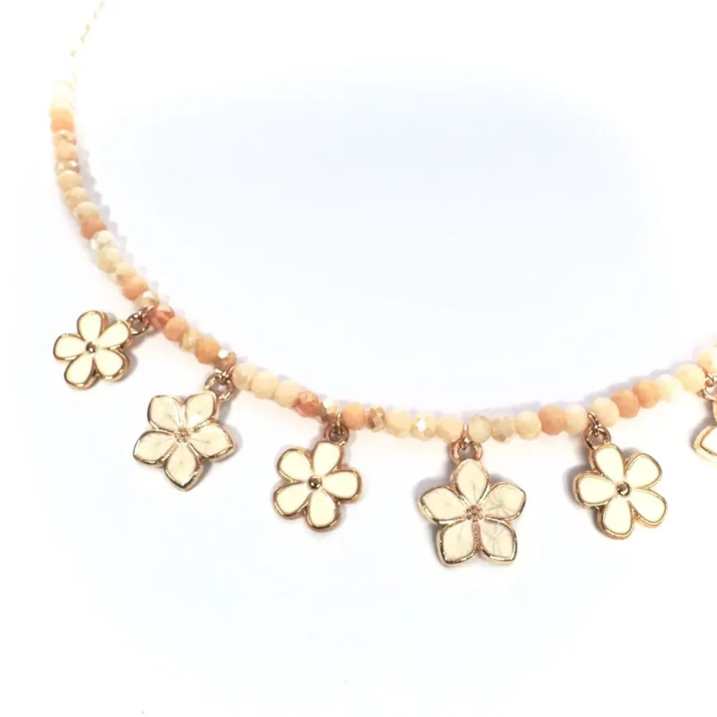 Collana con fiori