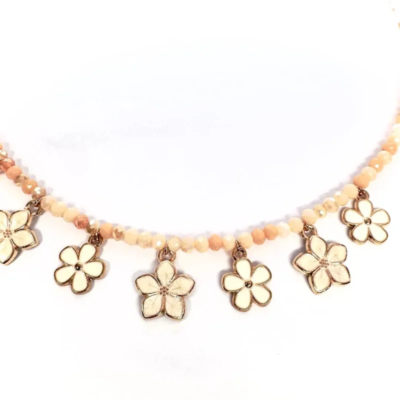 Collana con fiori
