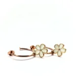 Orecchini con fiore
