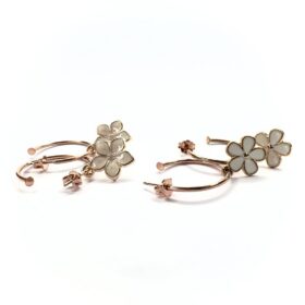 Orecchini con fiore