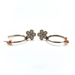 Orecchini con fiore