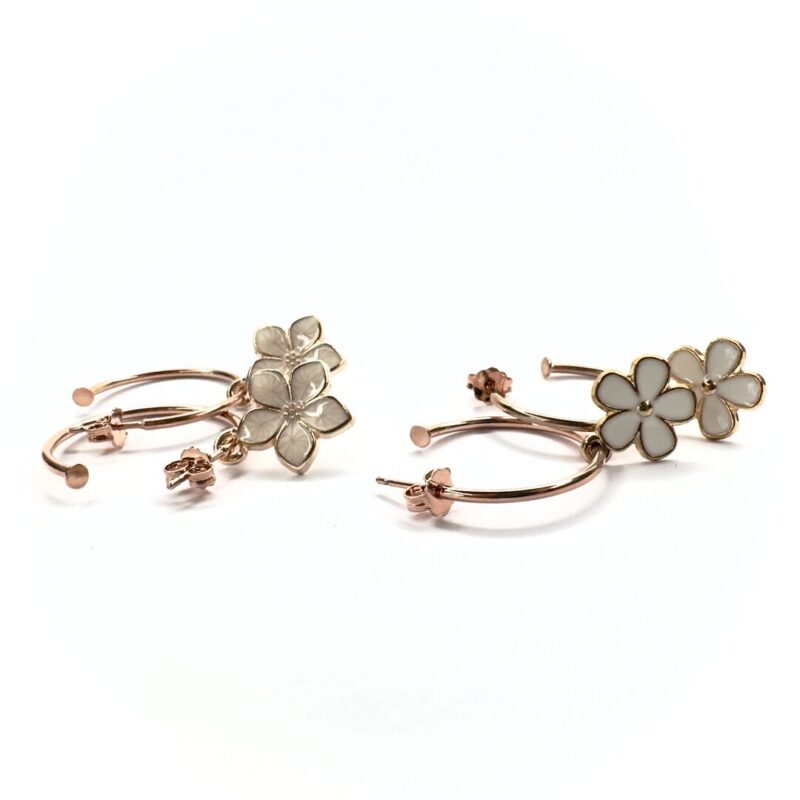 Orecchini con fiore